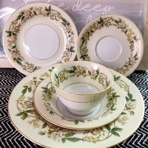 Elegant Floral Dinnerware Set